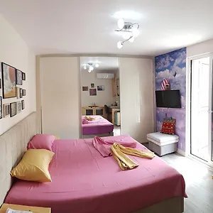 https://absolute-cozy-apartment.hotels-in-tirana.com
